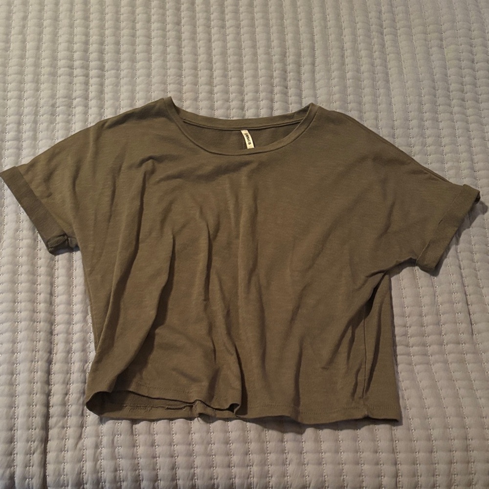 Tresics Olive Cropped Tee
